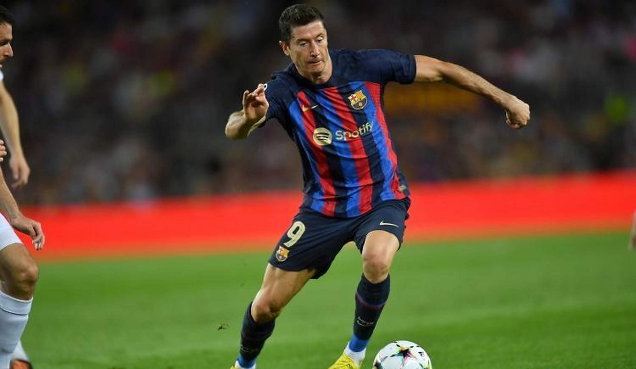 格拉纳达逆转比利亚雷亚尔，眼看欧冠席位